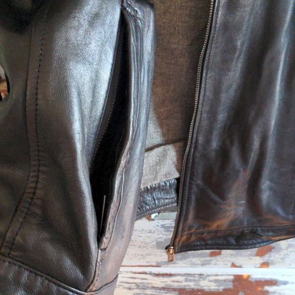 Danier Men's XL leather motorcycle jacket - Picture 6 of 14